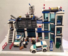 Lego City 7498 le Commissariat