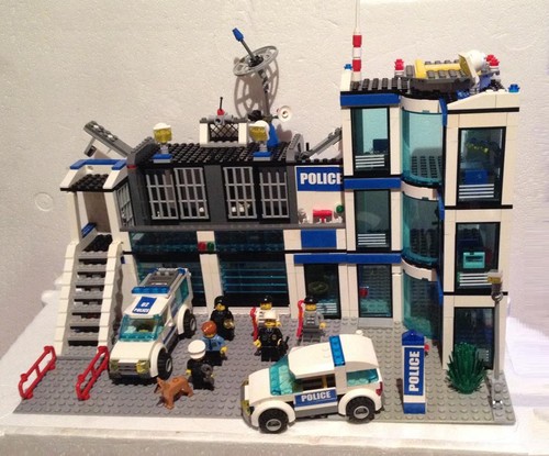 Lego city 7498 commissariat - lego,