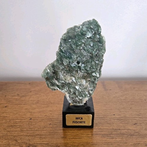 Mica fuchsite vert naturel - , sur
