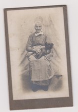 📷 Photo CDV ancienne 🐕 Vieille femme avec chien 🏡 Portrait studio vers 1900