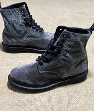Dr Doc Martens Boots US7 Soft