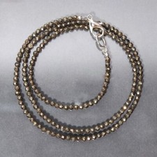 Collier de perles à facettes