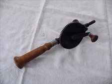 vintage chignole a bois manuelle ancêtre de la perceuse vieil outil vieux outils