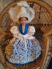 Ancienne poupée folklorique