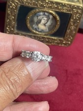 Très Belle Petite Bague En