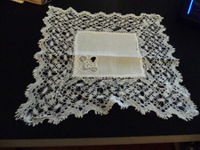 Linge ancien 1 mouchoir lin brodé avec dentelle