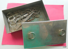 BOITE AVEC ANCIEN MATERIEL