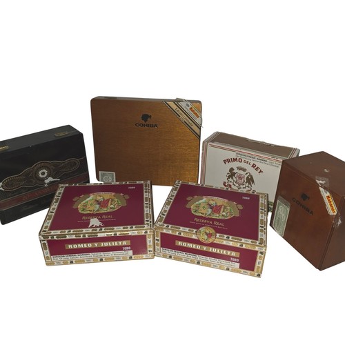 Collection wooden cigar - of, 6