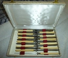 COFFRET 12 ANCIENS COUTEAUX A DESSERT FROMAGE ACIER FONDU VIROLE ARGENT