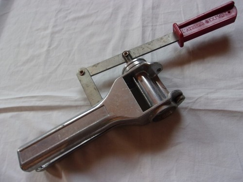 Ancienne bouchonneuse - ancienne,