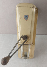 Ancien moulin à café mural