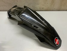 UN GARDE BOUE AVANT MOTO