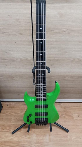 Kiesel headless bass - /,