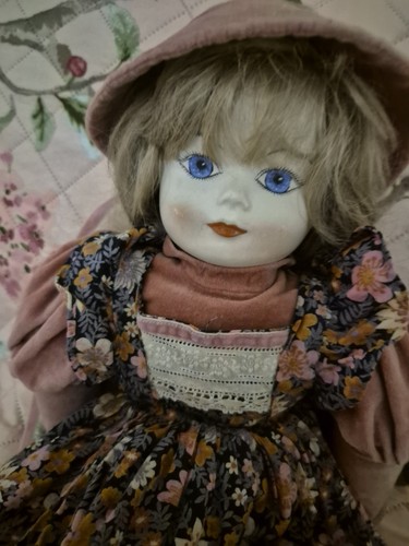Poupée bisque porcelaine - poupée,