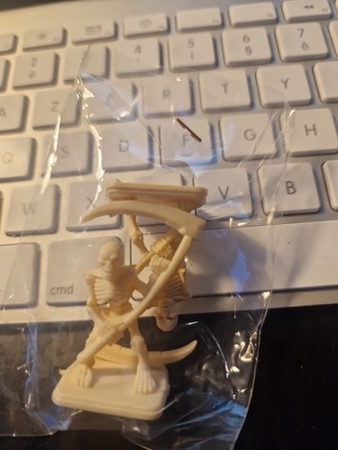Lot figurines squelettes - de,