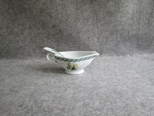 petite saucière avec