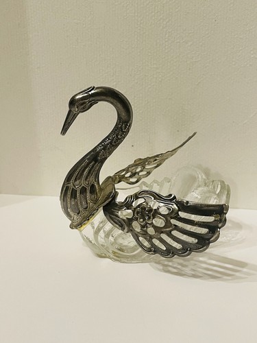 Salière cygne verre moulé - -,