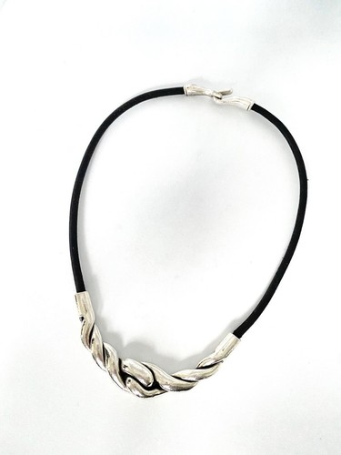 Collier ras cou - cou, paris