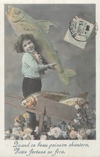 CP ENFANT PORTE GROS POISSON BROUETTE FLEURS - 36592