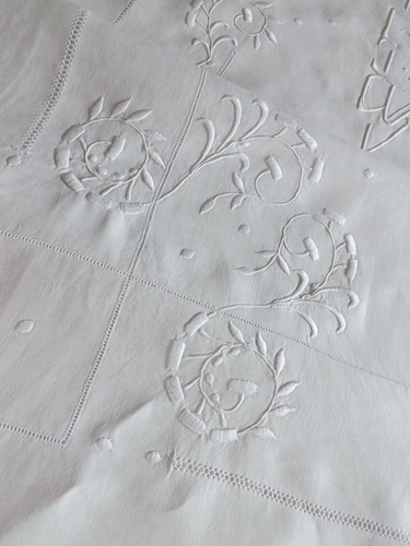 Drap brodé pur fil de - en,