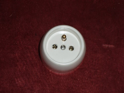 Prise 220v 16a - 2, pôles+terre