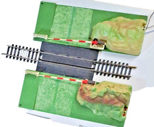 JOUEF HO PASSAGE A NIVEAU ELECTRIQUE  AVEC RAIL DE TRAVERSE voir photos