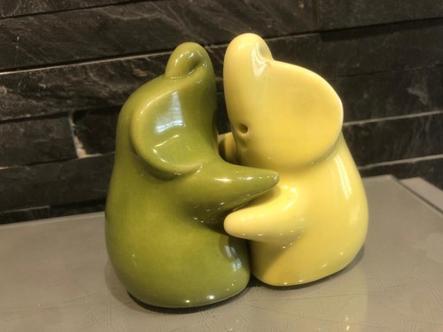 Salerons collection couple