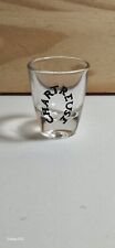 Un verre shooter CHARTREUSE liqueur