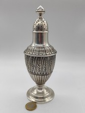 SUPERBE SAUPOUDREUSE A BALUSTRE STYLE LOUIS XVI EN ARGENT MASSIF 800