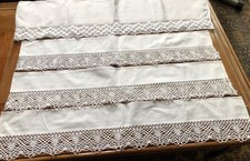 anciennes bandes de tissu  avec dentelle pour étagères ou autres