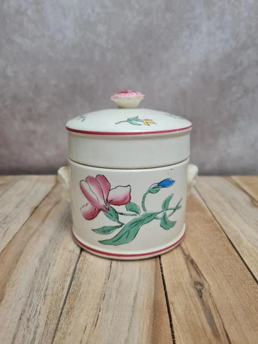 Petit pot couvert