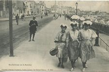 CARTE POSTALE SABLES D'OLONNE NOS SABLAISES SUR LE REMBLAIS