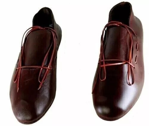 Chaussures médiévales - , en