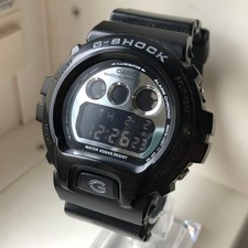 Montre numérique noire