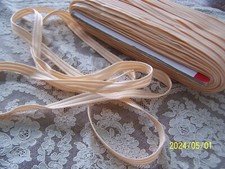 Ancien ruban en soie rose saumon. Superbe. Art Déco. Vendu au mètre. N°154