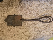 Ancien gaufrier en fonte /