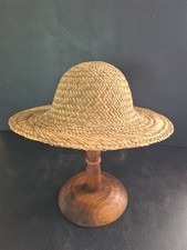 Chapeau en paille pour poupée