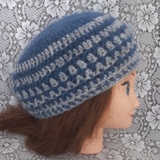 BONNET FEMME BLEU GRIS LAME  EN LAINE MOHAIR  FAIT MAIN AU CROCHET