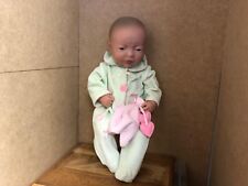 Poupée d'artiste en vinyle 39 cm. Excellent état