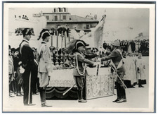 Le Roi Victor Emmanuel III sur la Tombe du Soldat Inconnu  Vintage silver print