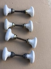 ancienne poignée de porte ovale  en porcelaine   carré de 6 mm (( Lot de 4 ))