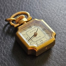 Pendentif montre gousset KIPLE boitier carré plaqué or mécanisme quartz