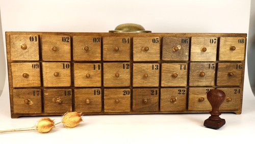 Petit meuble tiroirs - à,