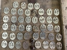 44 Numéros, Chiffres Pochoirs