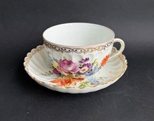 Ancien tasse à déjeuner thé