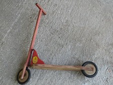 Ancien jouet trotinette