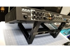 Coudé Support pour Akai Mpc