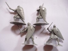 4 FIGURINES PLASTIQUE INFANTERIE NORMANDE 1066 GUERRE MEDIEVALE