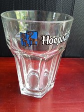 2 verres hoegaarden  écriture bleue