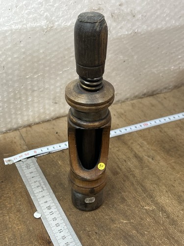 Bouchonneuse old tool - old, outil